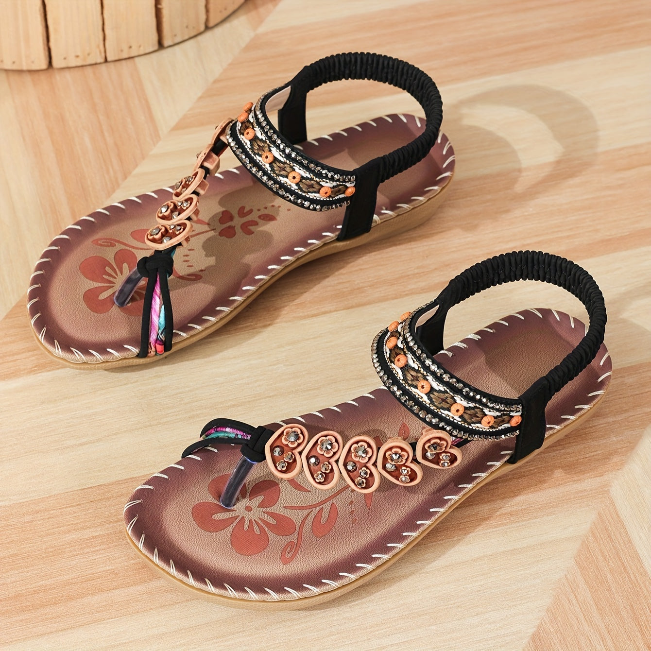 Quinn - Sandales élégantes à lanières tropicales avec design cœur