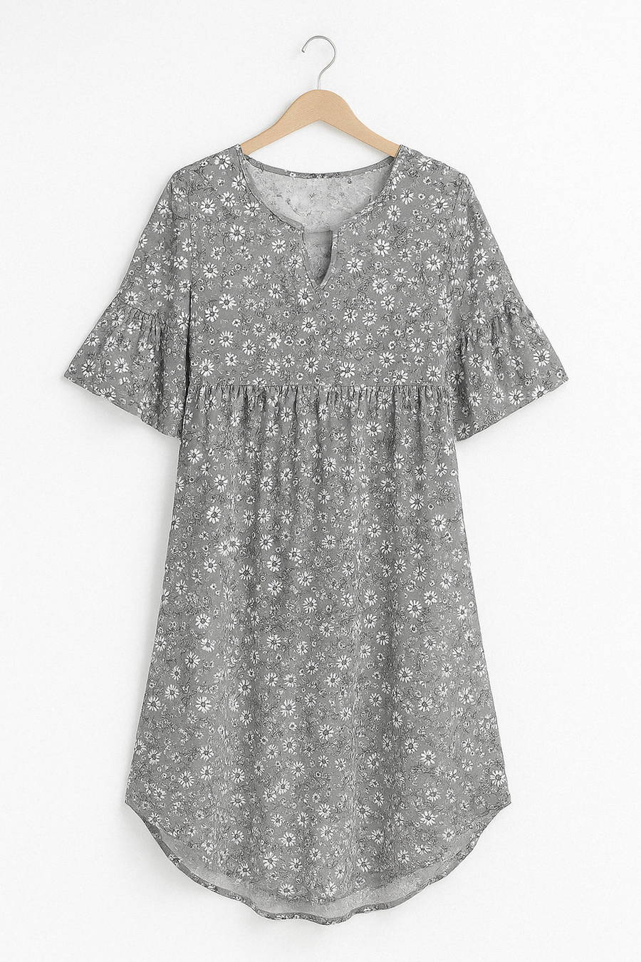 Violet – Robe fleurie à décolleté en V profond et manches évasées
